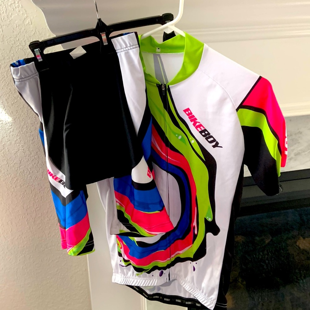Women’s cycling kit